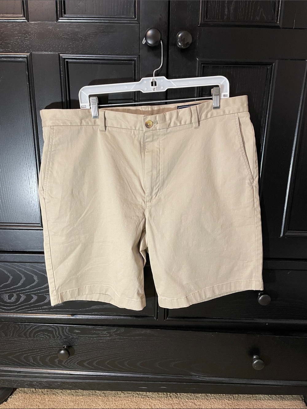 Vineyard Vines Men's Tan Flat-Front Cotton Shorts
